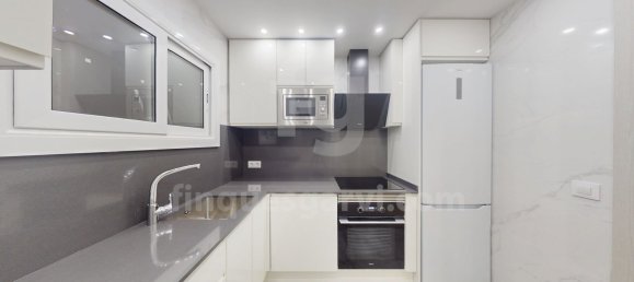 Apartamento de 3 dormitorios en Eixample, Spain No. 170674 11