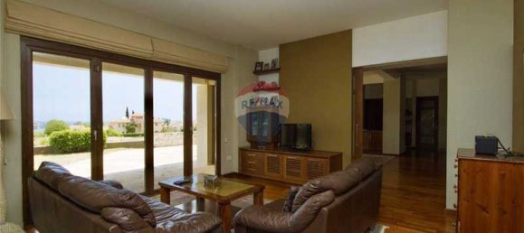 5 bedrooms House in Agios Athanasios, Cyprus No. 10774 9