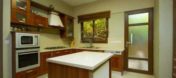 5 bedrooms House in Agios Athanasios, Cyprus No. 10774 8