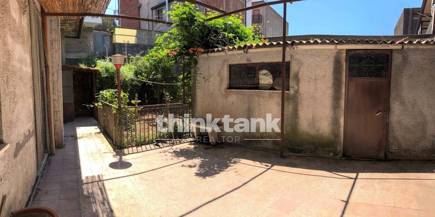 6 rooms Apartment in Belpasso, Italy No. 299565