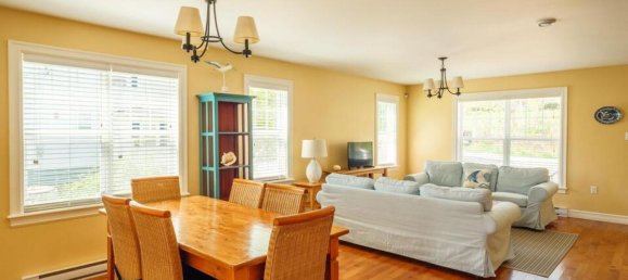 6 bedrooms House in Chester, Canada No. 577 9