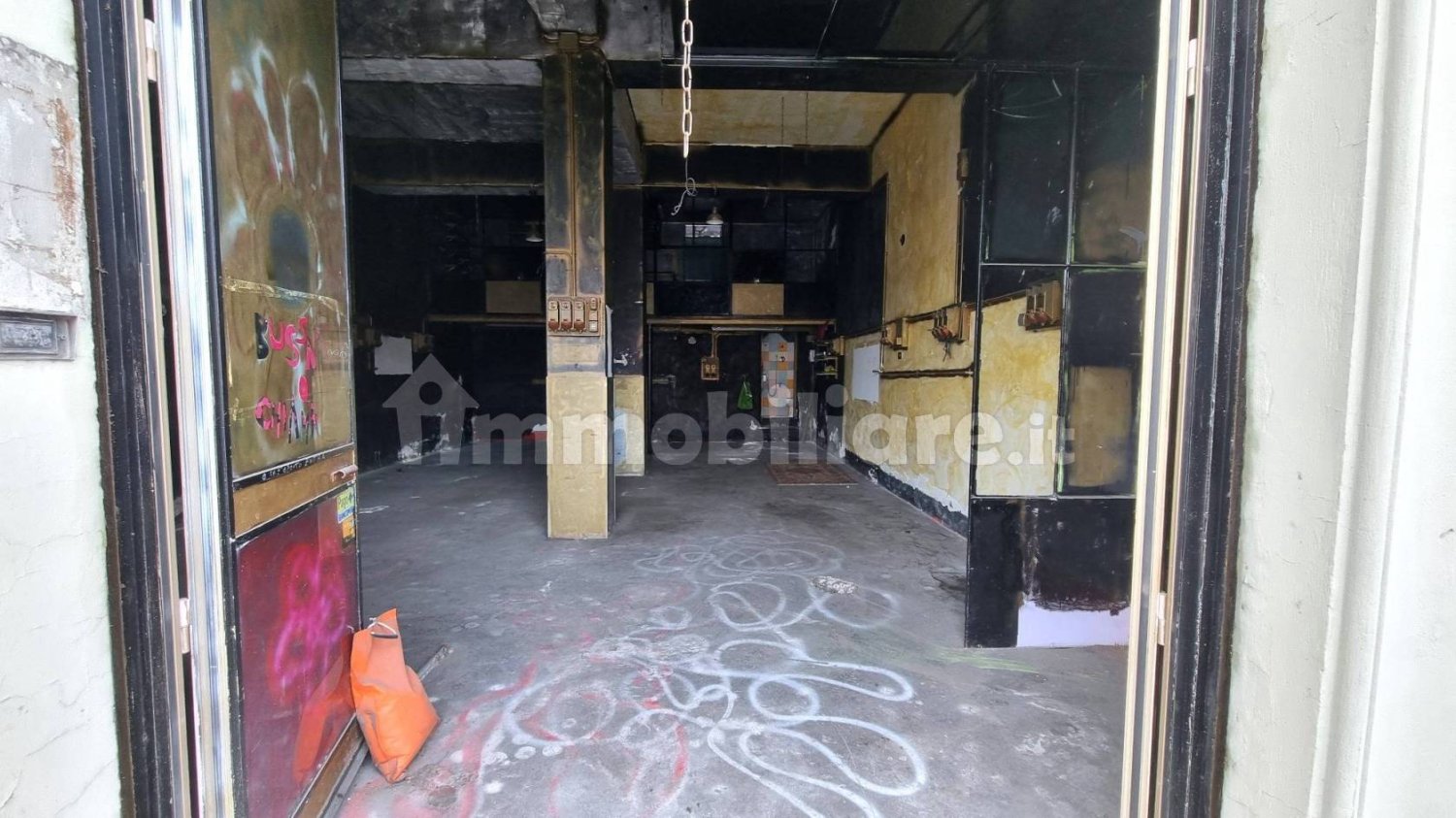 1 room Commercial property in Florence, Italy No. 294614