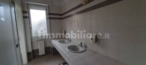 Коммерческая недвижимость с 5 комнатами в Стеццано, Италия № 135290 5