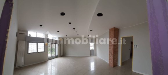 Коммерческая недвижимость с 5 комнатами в Стеццано, Италия № 135290 7