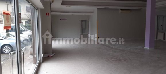 Коммерческая недвижимость с 5 комнатами в Стеццано, Италия № 135290 2