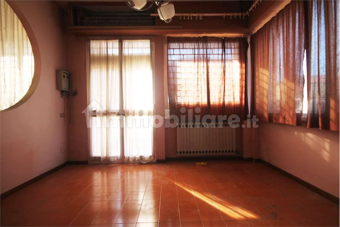 Коммерческая недвижимость с 3 комнатами в Сенигаллия, Италия № 257564