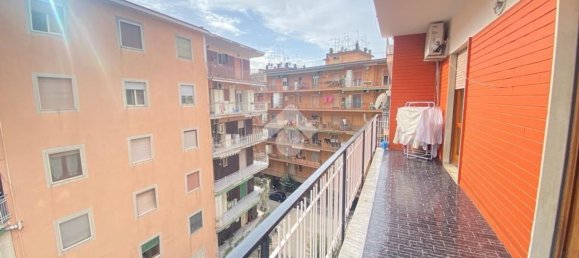 3-salle Appartement à Casoria, Italy No. 172640 15