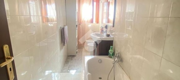 3-salle Appartement à Casoria, Italy No. 172640 14