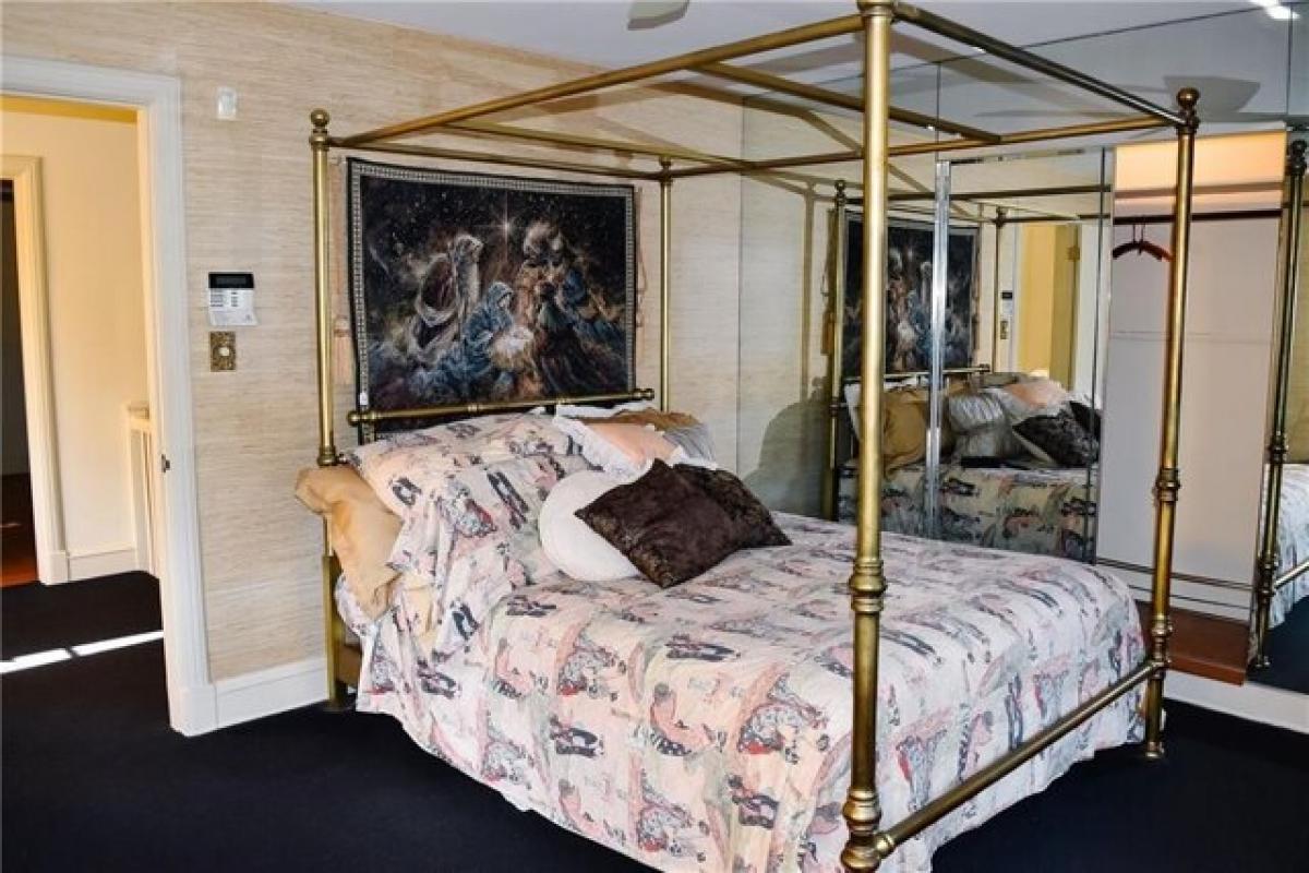 4 bedrooms House in Providence, USA No. 412844