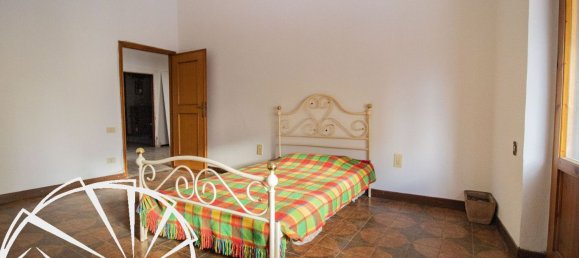 5 bedrooms Apartment in Correggio, Italy No. 168127 10