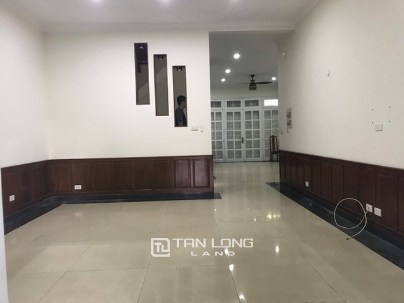 4 bedrooms Villa in Tay Ho, Vietnam No. 992