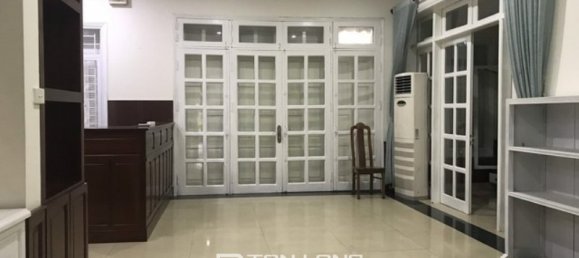 4 bedrooms Villa in Tay Ho, Vietnam No. 992 2