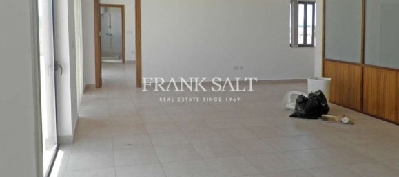 Office in Mosta, Malta No. 6458 2