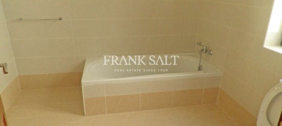 Office in Mosta, Malta No. 6458 6