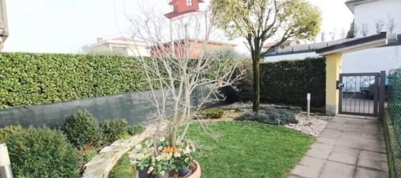 3 rooms Apartment in Dalmine, Italy No. 24372 2