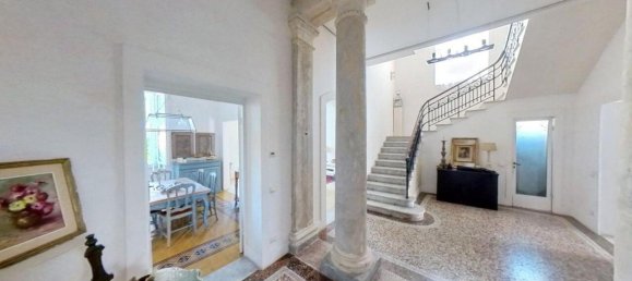 3 bedrooms Villa in Livorno, Italy No. 371623 2