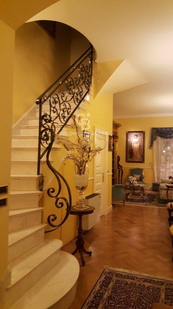 Квартира с 5 комнатами в Барлетта, Италия № 289980