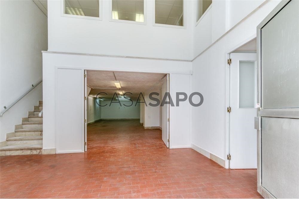 290m² Warehouse in Cascais, Portugal No. 266007