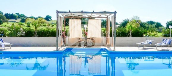 12 bedrooms Building in Ragusa, Italy No. 175501 3