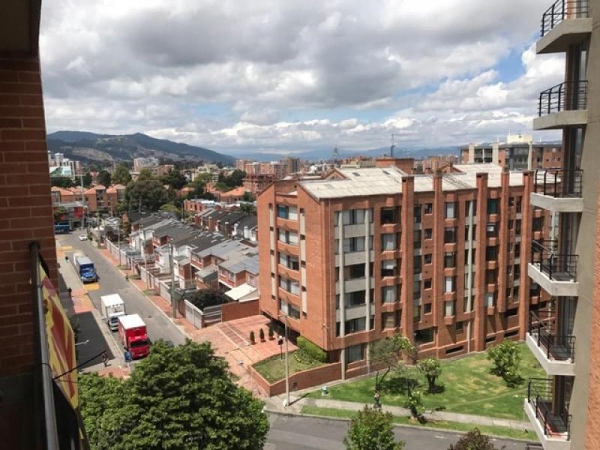 Casa de 3 dormitorios en Bogotá, Colombia No. 10059