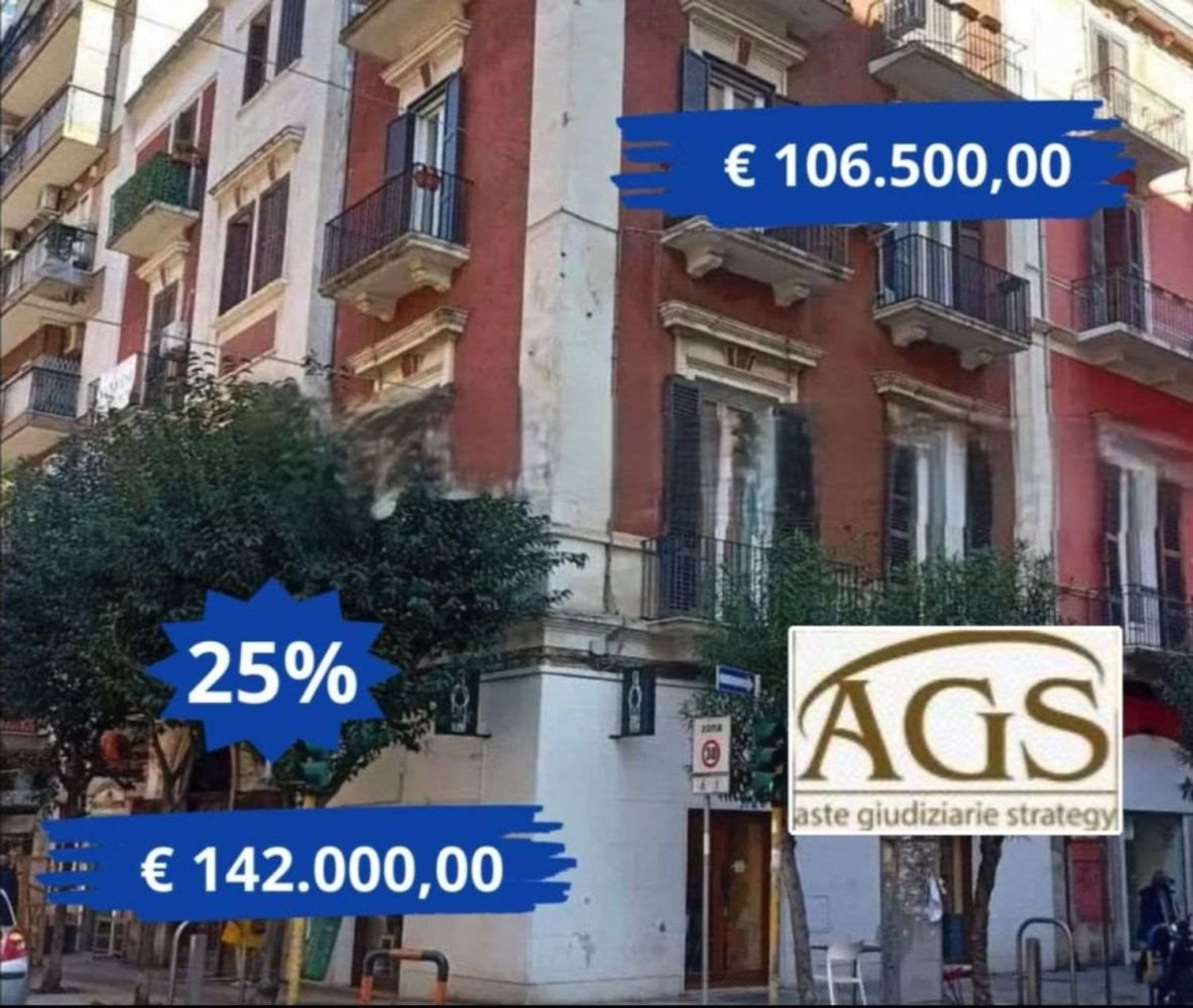 Квартира с 3 спальнями в Бари, Италия № 382829