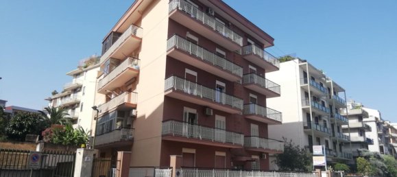 3 rooms Apartment in Catania, Italy No. 267596 4