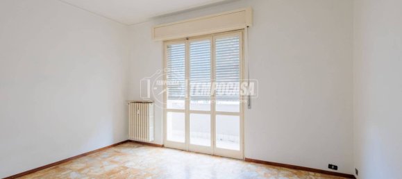1 bedroom Apartment in Parma, Italy No. 355038 6
