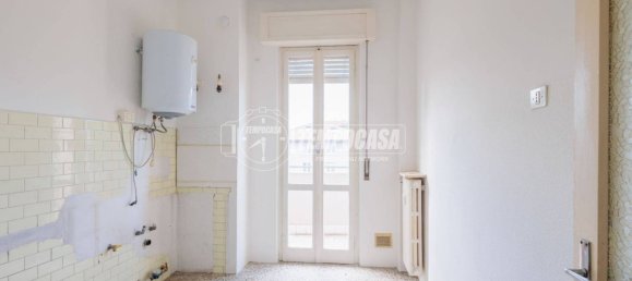 1 bedroom Apartment in Parma, Italy No. 355038 10