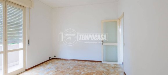 1 bedroom Apartment in Parma, Italy No. 355038 3