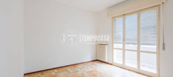 1 bedroom Apartment in Parma, Italy No. 355038 5