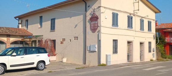 5غرفة منزل في Castelvetro Piacentino, Italy رقم 149708 2