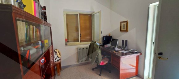 4 rooms Apartment in Naples, Italy No. 17794 3