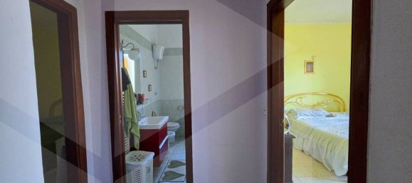 4 rooms Apartment in Naples, Italy No. 17794 17