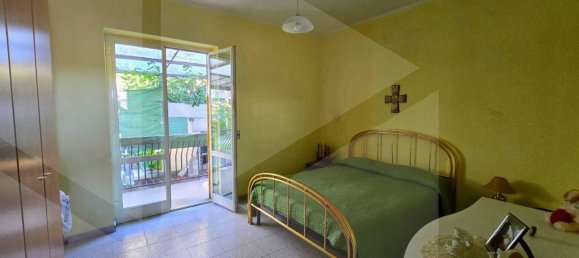 4 rooms Apartment in Naples, Italy No. 17794 5