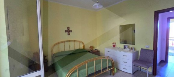 4 rooms Apartment in Naples, Italy No. 17794 6