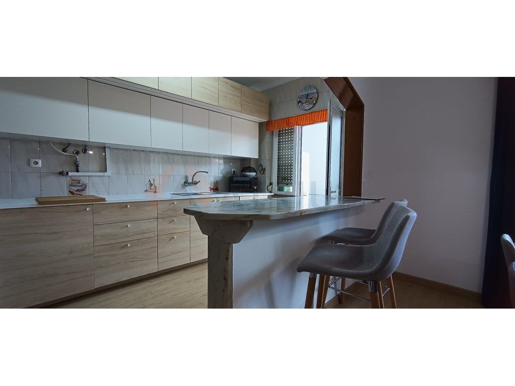 4 bedrooms Apartment in Almada, Portugal No. 156150