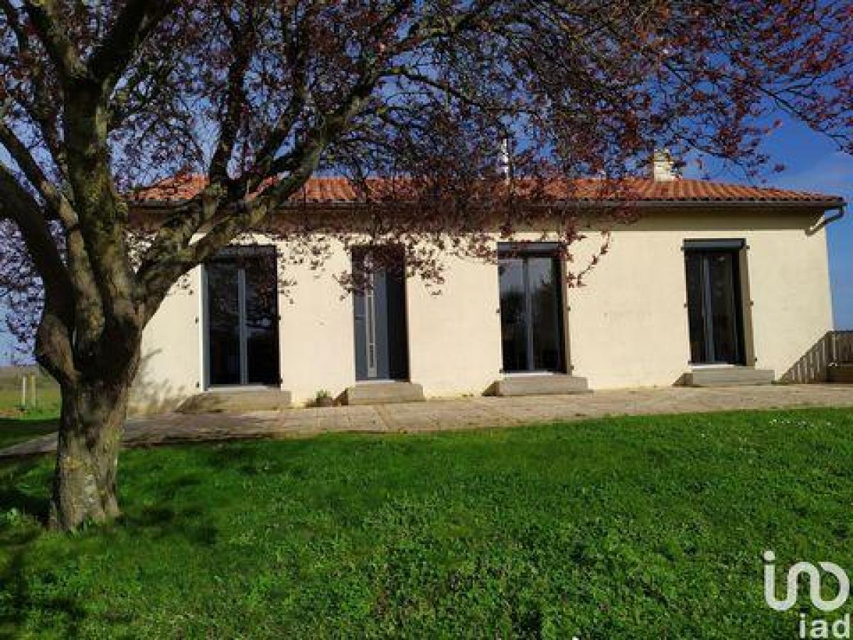 Casa de 3 dormitorios en Thouars, France No. 23985
