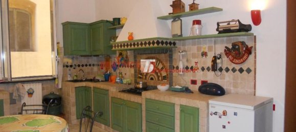 5 rooms Apartment in Lucca, Italy No. 11958 8