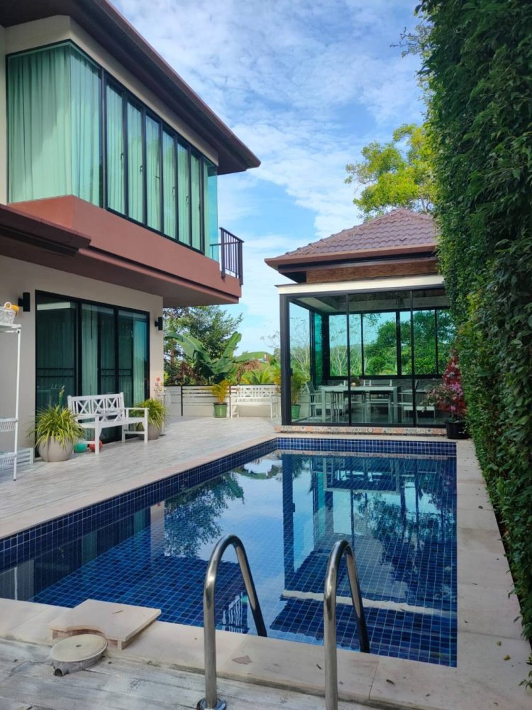 Villa de 3 dormitorios en Bang Tao, Thailand No. 58626