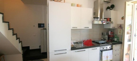 4 rooms Apartment in Carrara, Italy No. 158286 2