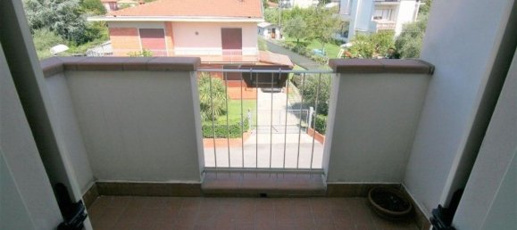 4 rooms Apartment in Carrara, Italy No. 158286 7