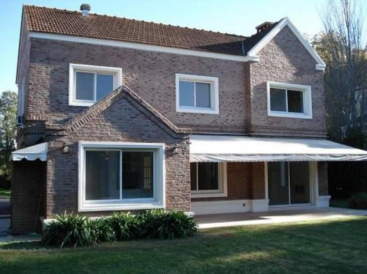 Casa de 4 dormitorios en Malvinas Argentinas, Argentina No. 54331