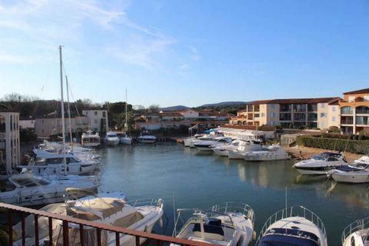2 bedrooms Condo in Cogolin, France No. 4347