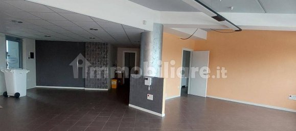 Bureau à Avezzano, Italy 177m² No. 342971 3