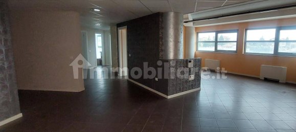 Bureau à Avezzano, Italy 177m² No. 342971 2