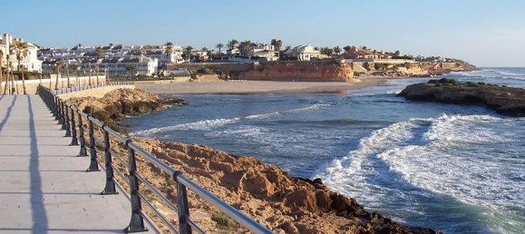 3 bedrooms Townhouse in Urbanizacion Las Filipinas, Spain No. 7022 11