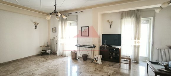 Apartamento de 4 dormitorios en Caltagirone, Italy No. 349155 3