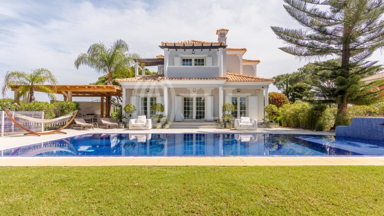 4 bedrooms Villa in Almancil, Portugal No. 14097