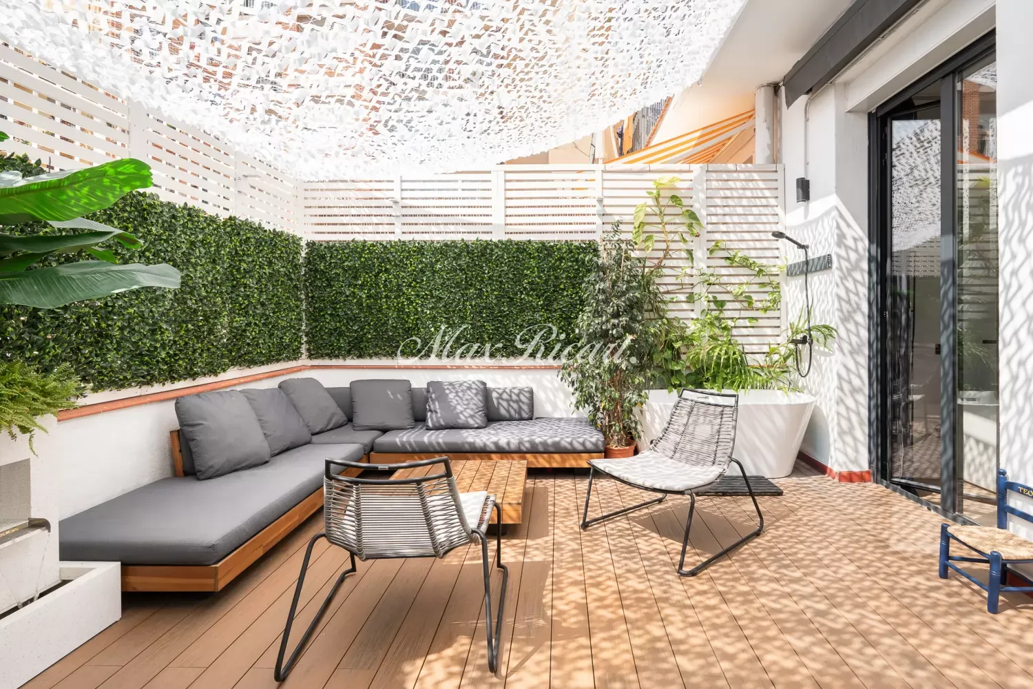 3-salle Appartement à Eixample, Spain No. 248591