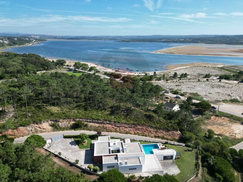 4 bedrooms Villa in Foz do Arelho, Portugal No. 140897